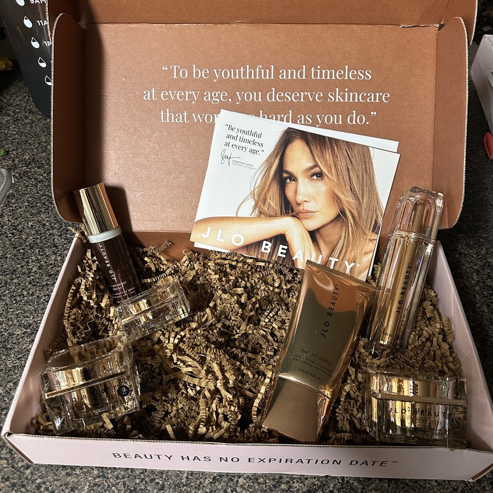 NEW - JLo Beauty Skincare Set